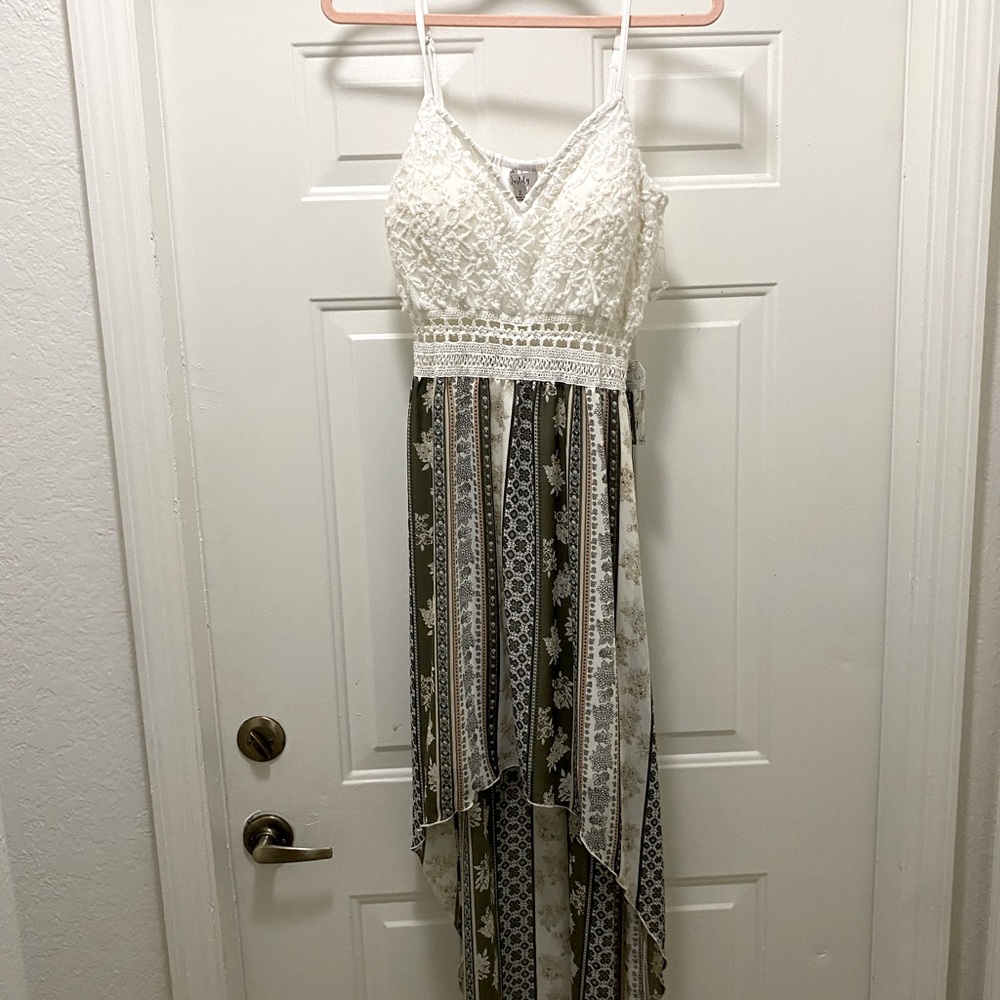 Elegant White and Green Lace Maxi Dress
